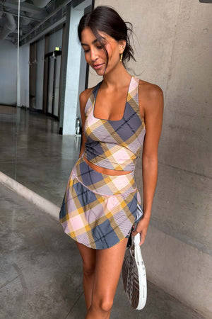 Model is 5ft7” and wears UK size 10/ US 6
