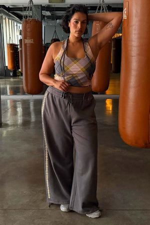 Model is 5ft9” and wears UK size 18/ US 14