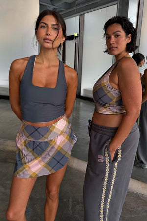 Model is 5ft7” and wears UK size 10/ US 6