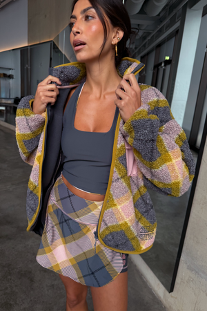 Model is 5ft7” and wears UK size 10/ US 6