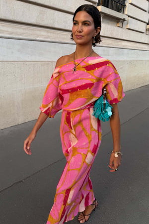 caption_Model is 5ft7” and wears UK size 10/ US 6 