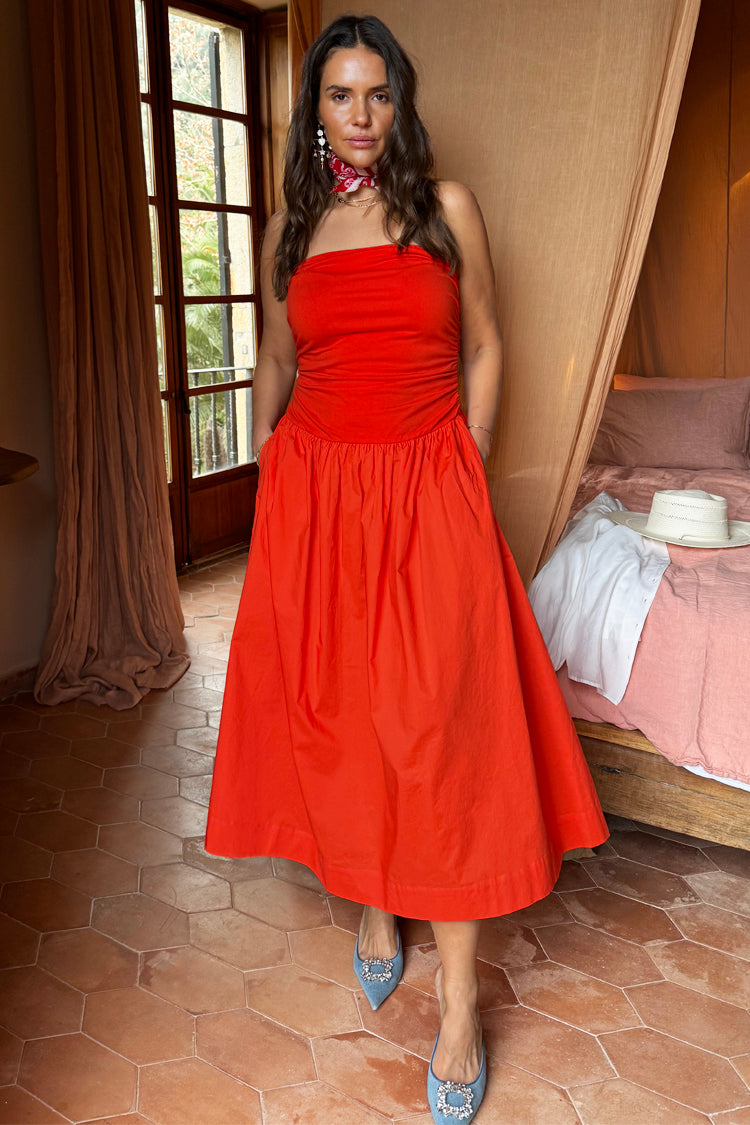 caption_Model wears Tomato Lola Mid-axi Dress in UK size 16/ US 12