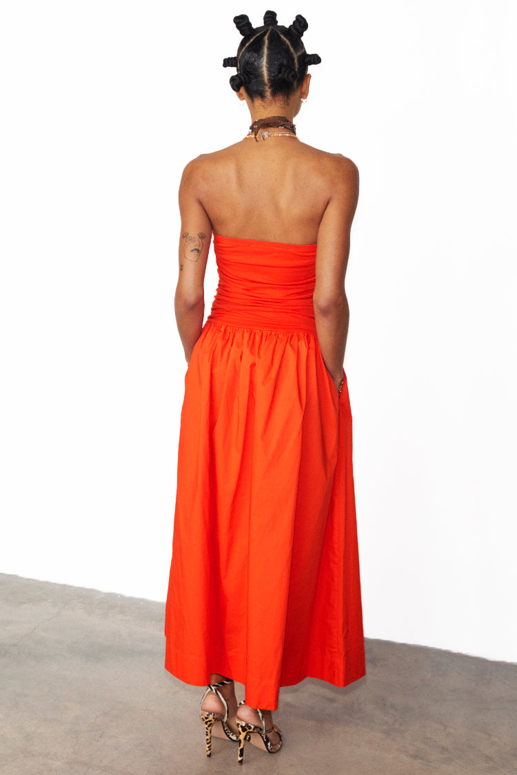 caption_Model wears Tomato Lola Mid-axi Dress in UK size 10/ US 6