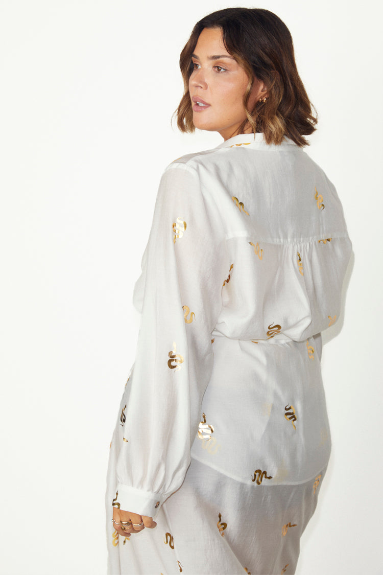 caption_Model wears Gold Snake Miley Shirt in UK size 10/ US 6