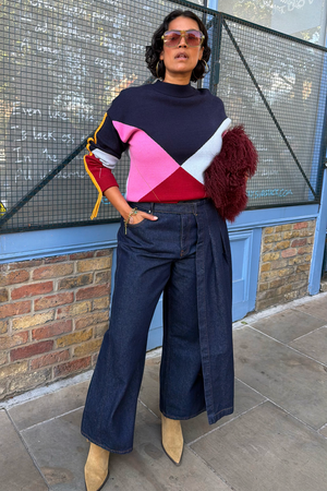 Model is 5ft7” and wears size XL