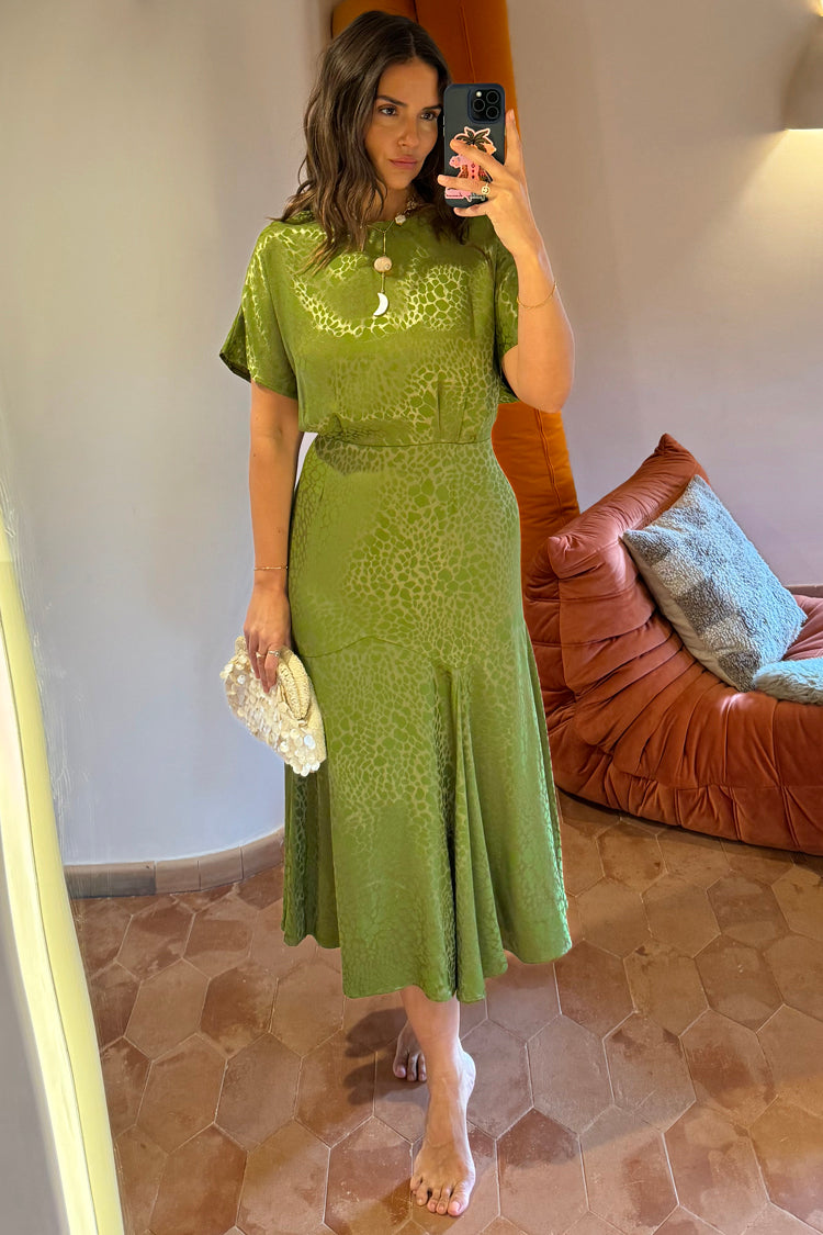 caption_Model wears Green Jacquard Midi Erin Dress in UK size 14/ US 10