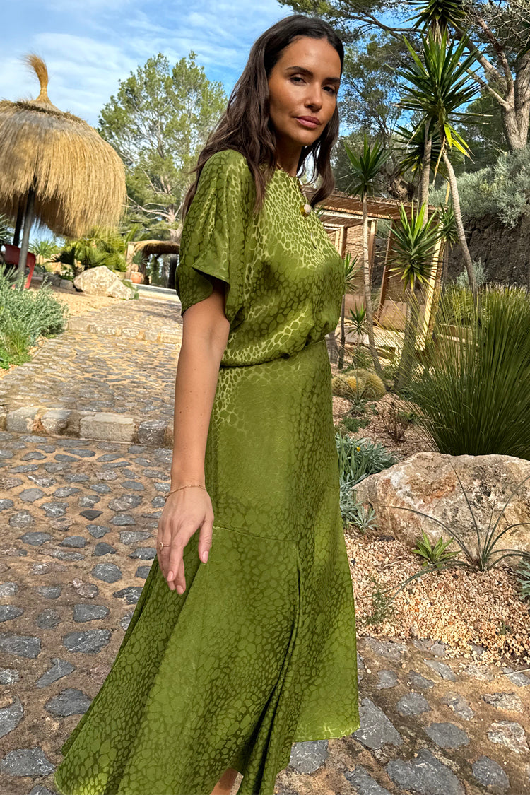 caption_Model wears Green Jacquard Midi Erin Dress in UK size 14/ US 10